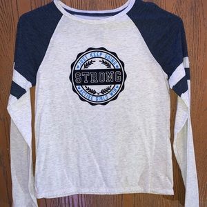 Cute long sleeve nice shirt.